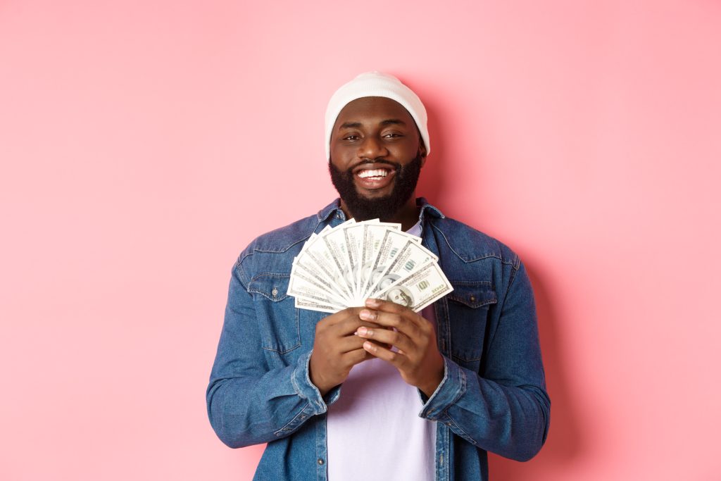 Handsome bearded african-american man showing money, earning dollars, standing over pink background

How to earn $300 monthly on Picoworkers